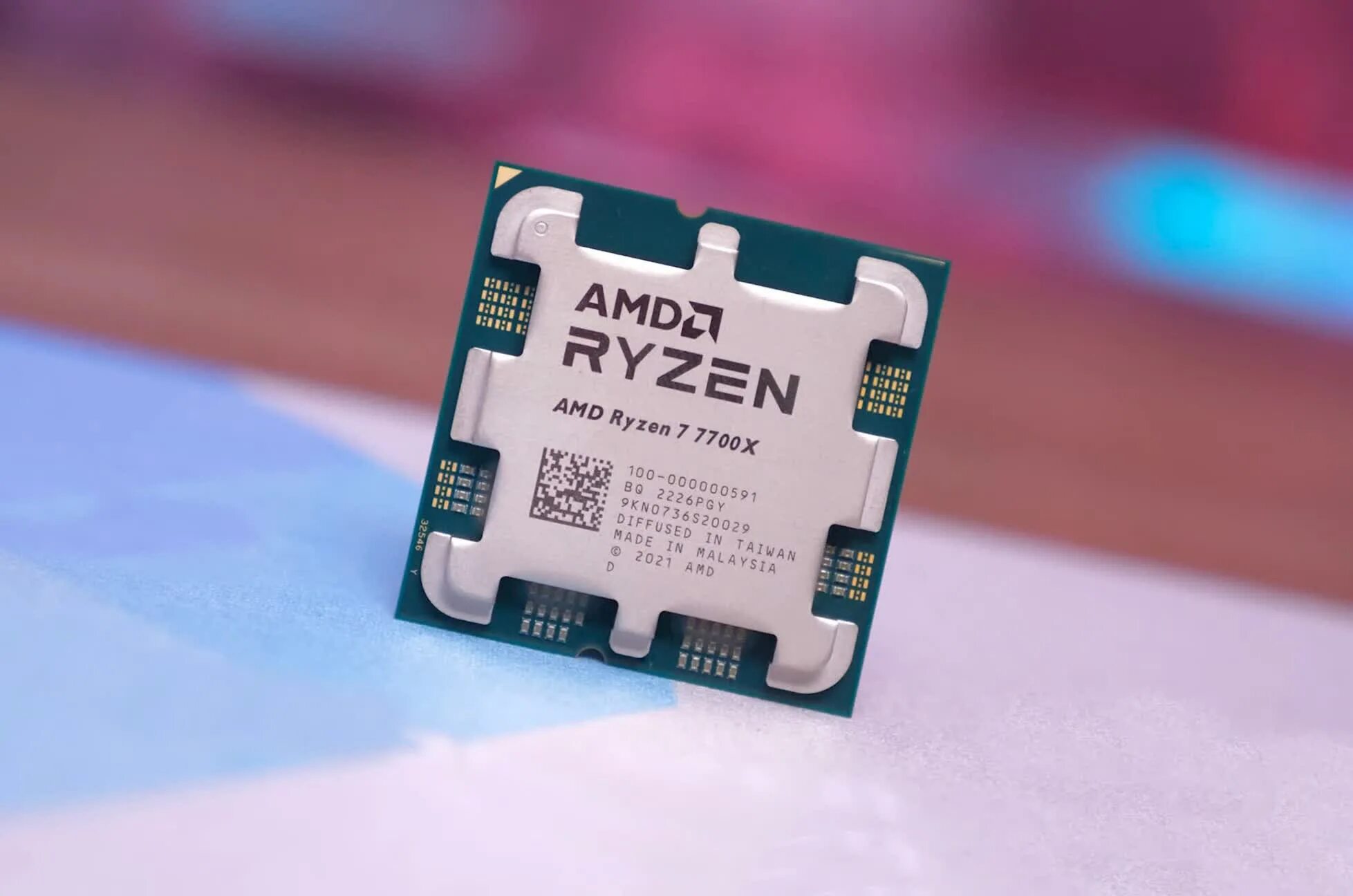 Процессор amd ryzen 7. Ryzen 7700 внутри. Ryzen 7 7700x. Ryzen 7 7700x под крышкой. Ryzen 7600.