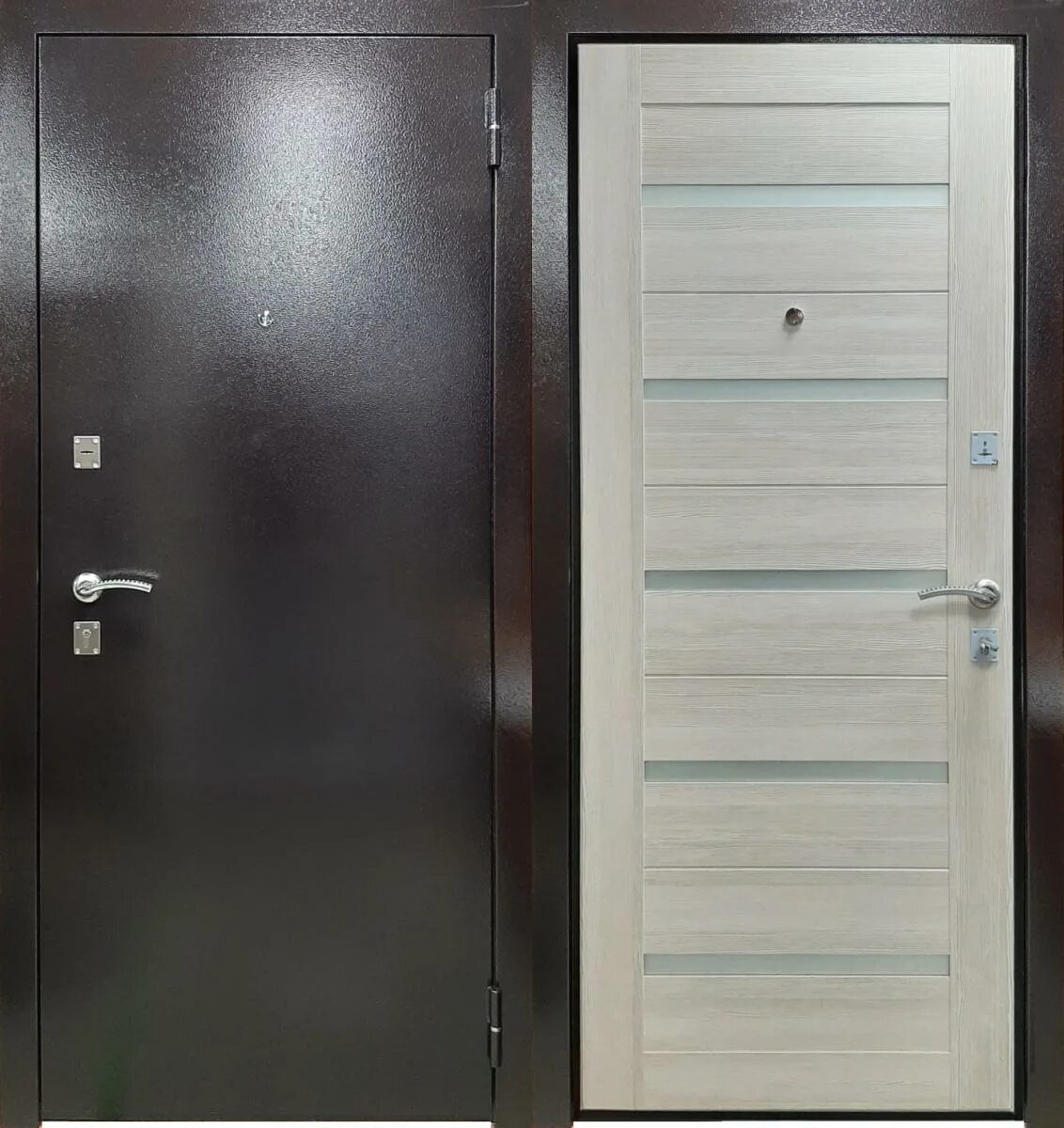 Сторожевые двери бульдорс. Дверь бульдорс масс 90. Бульдорс sr3 ларче бьянко. Дверь ларчи. Дверь аргус гранд.