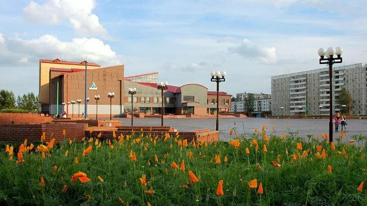 Площадь города Заринск Алтайский край. Заринск площадь у фонтана. Алтай Заринск