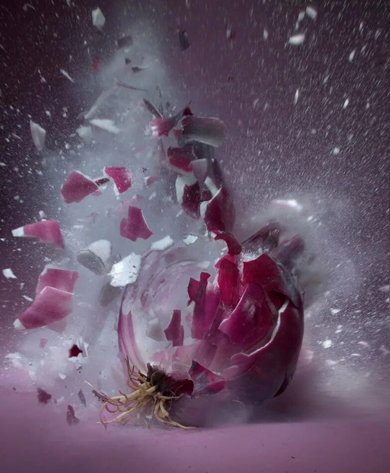 Осколки разбитого вдребезги. Разбитая на осколки. Разбитые осколки. Осколки разбитого вдребезги. Сердце разбитое вдребезги.