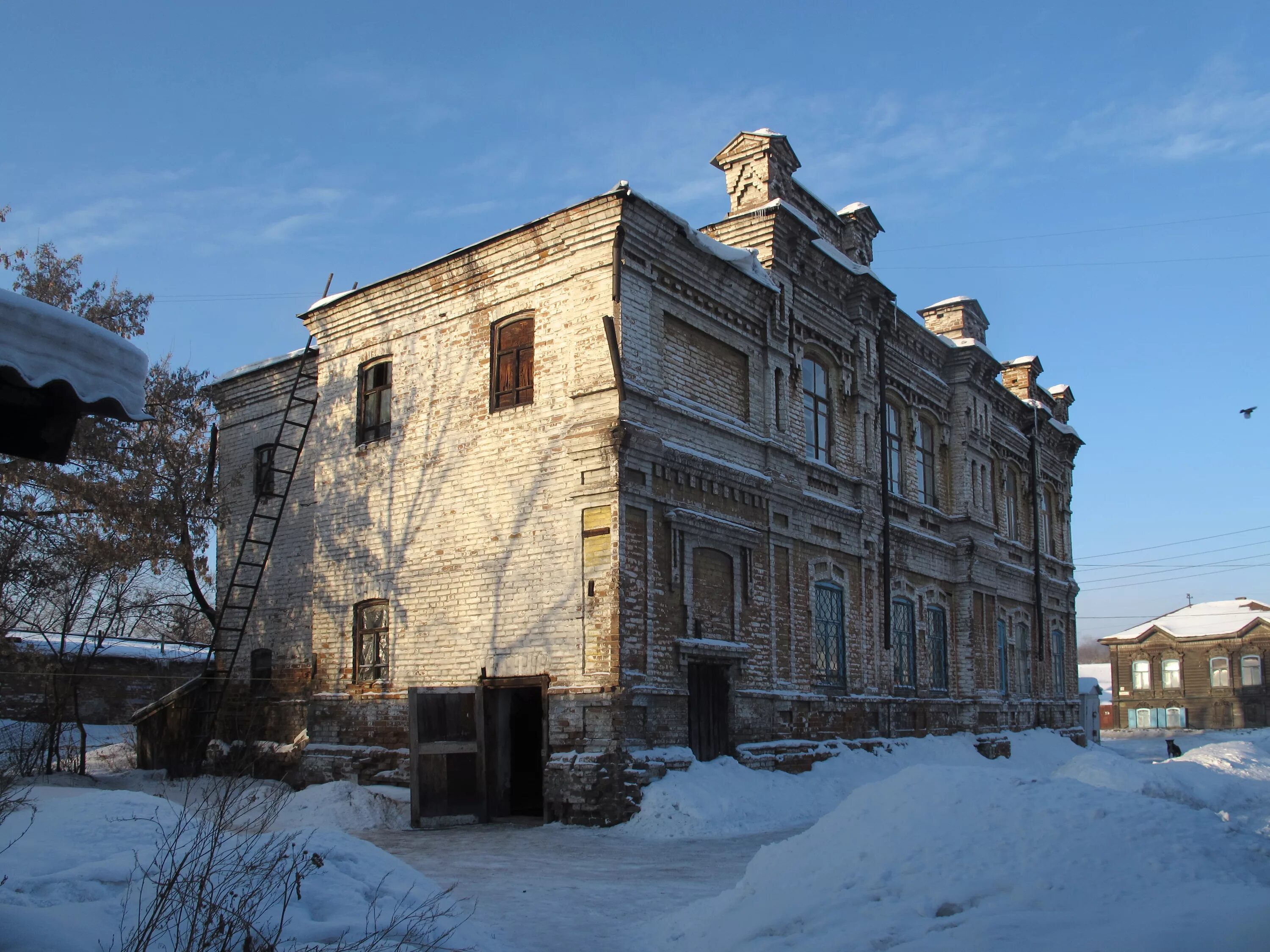 Бийск ул толстого. Улица Льва Толстого Бийск. Ул.Льва Толстого.99. Бийск дом ул Льва Толстого. Улица Льва Толстого 130а Бийск.