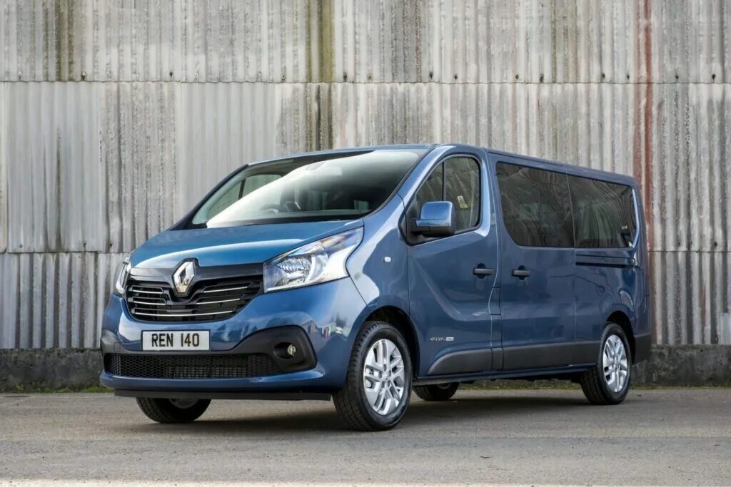 Рено трафик отзывы. Рено трафик 2021. Рено трафик 2. Renault Trafic 2008 Комби. Рено трафик 2023.