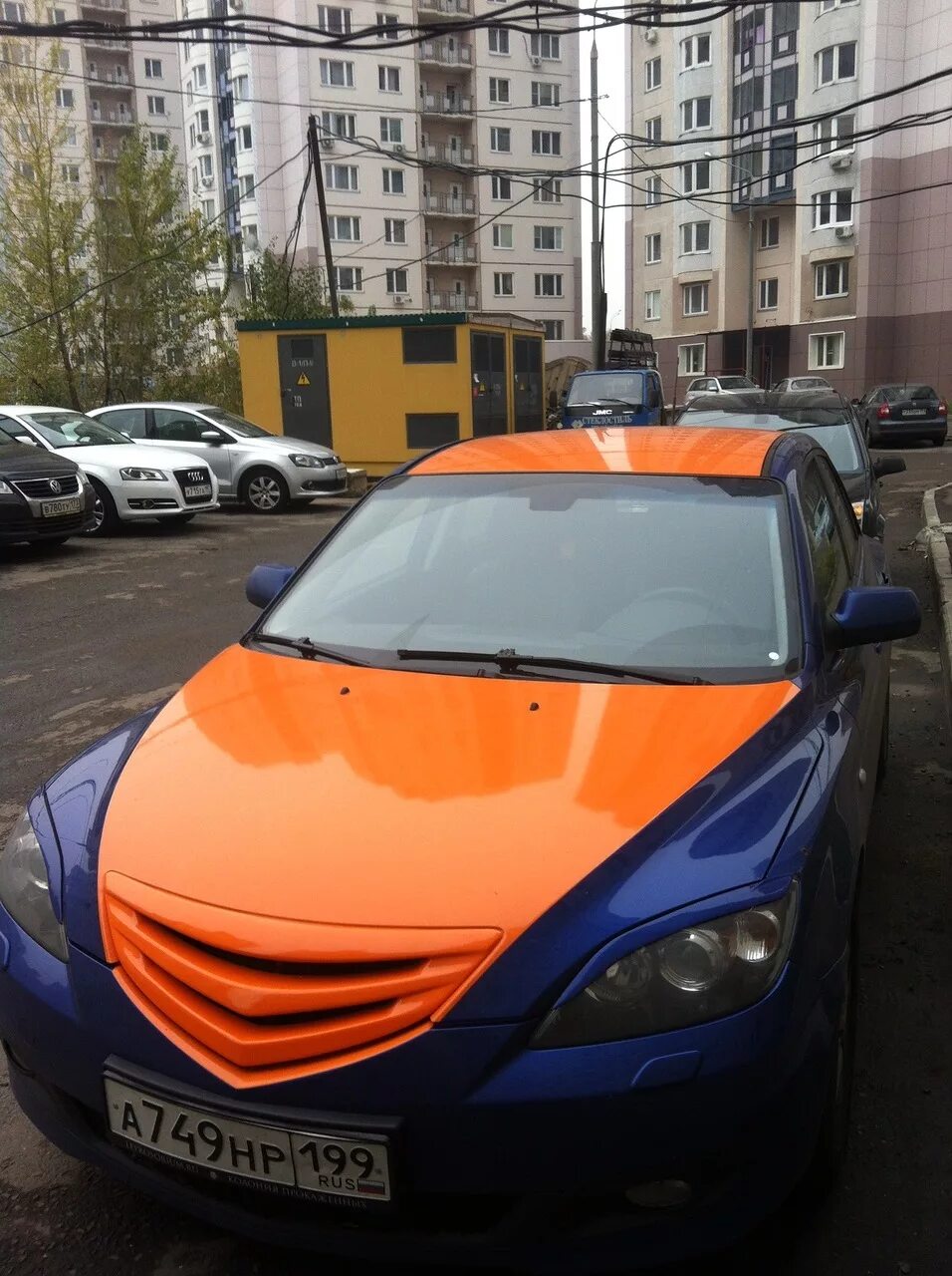 Включи оранжевый автомобиль. Автомобиль оранжевый. Оранжевая машина. Оранжево черный автомобиль. Оранжевая машина с черной крышей.