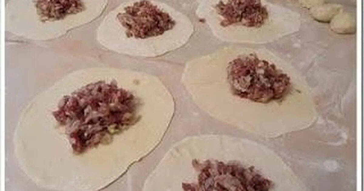 Фарш для мантов рецепт сочный. Фарш на манты. мясо для мантов. вкусный фарш для мантов. манты тесто и фарш.