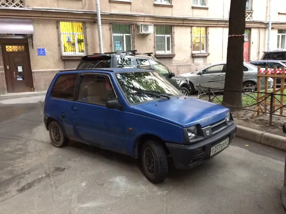 Темно синяя ока. Ока голубая 2001. ока голубой металлик. синяя ока в москве. ока покрашена в 2 цвета.