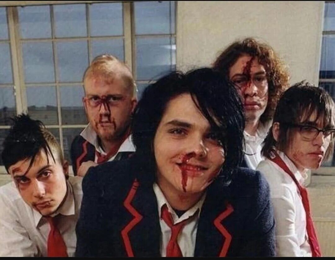 I m not receiving. Фрэнк айеро im not okay. my chemical romance 2025. джерард уэй 2004. my chemical romance 2005.