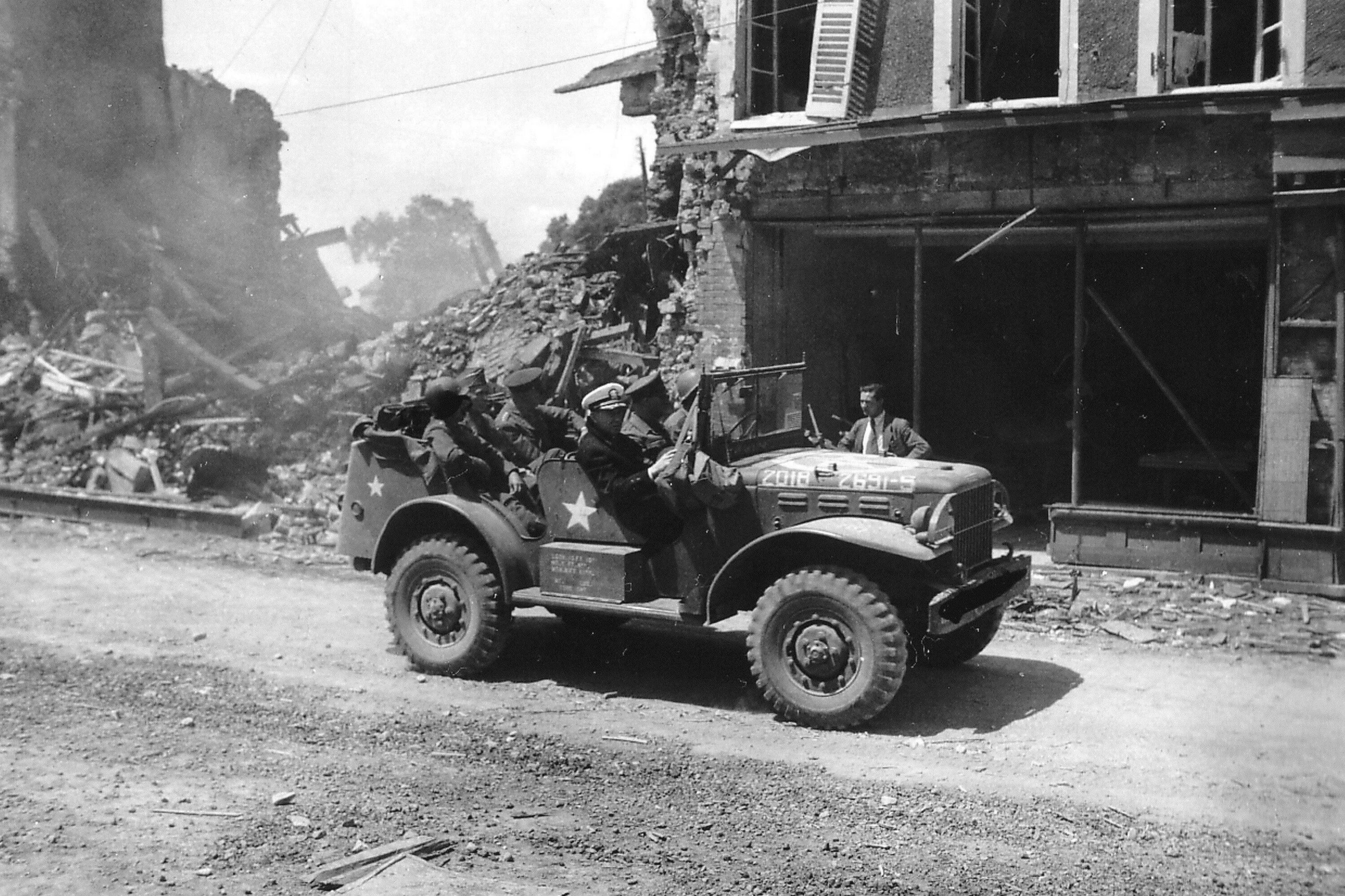 Машины времен войны. Джип Виллис 1941. Додж автомобиль 2 мировой войны. Додж 3/4. Военный Додж 1944.