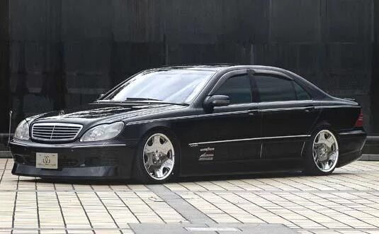 Купить w 220. Мерседес w220 long. Mercedes w220 body Kit. Мерседес s600 w220. Обвес Brabus Mercedes w220.