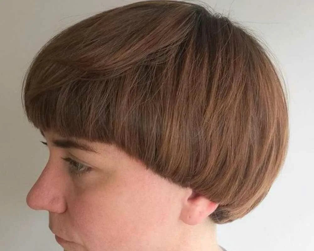 прическа шапочка женская. стрижка под горшок. стрижки боб гарсон шапочка. стрижка шапочка женская. фото стрижки под шапочку.