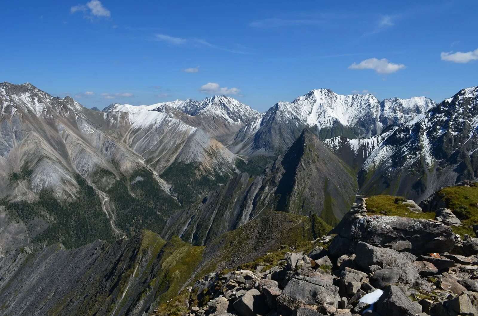 Абакан горы саяны. Горы кавказ урал алтай саяны. Распутин книга на реке ангаре. Стихотворение саяны. Абакан горы саяны.
