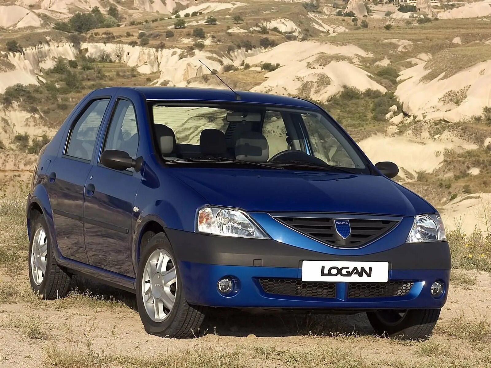 Машина логан фото. Renault Logan Dacia 2005. Рено Логан 1.6 2004. Рено Логан 1.6 1 поколение. Рено Логан 1 поколение.