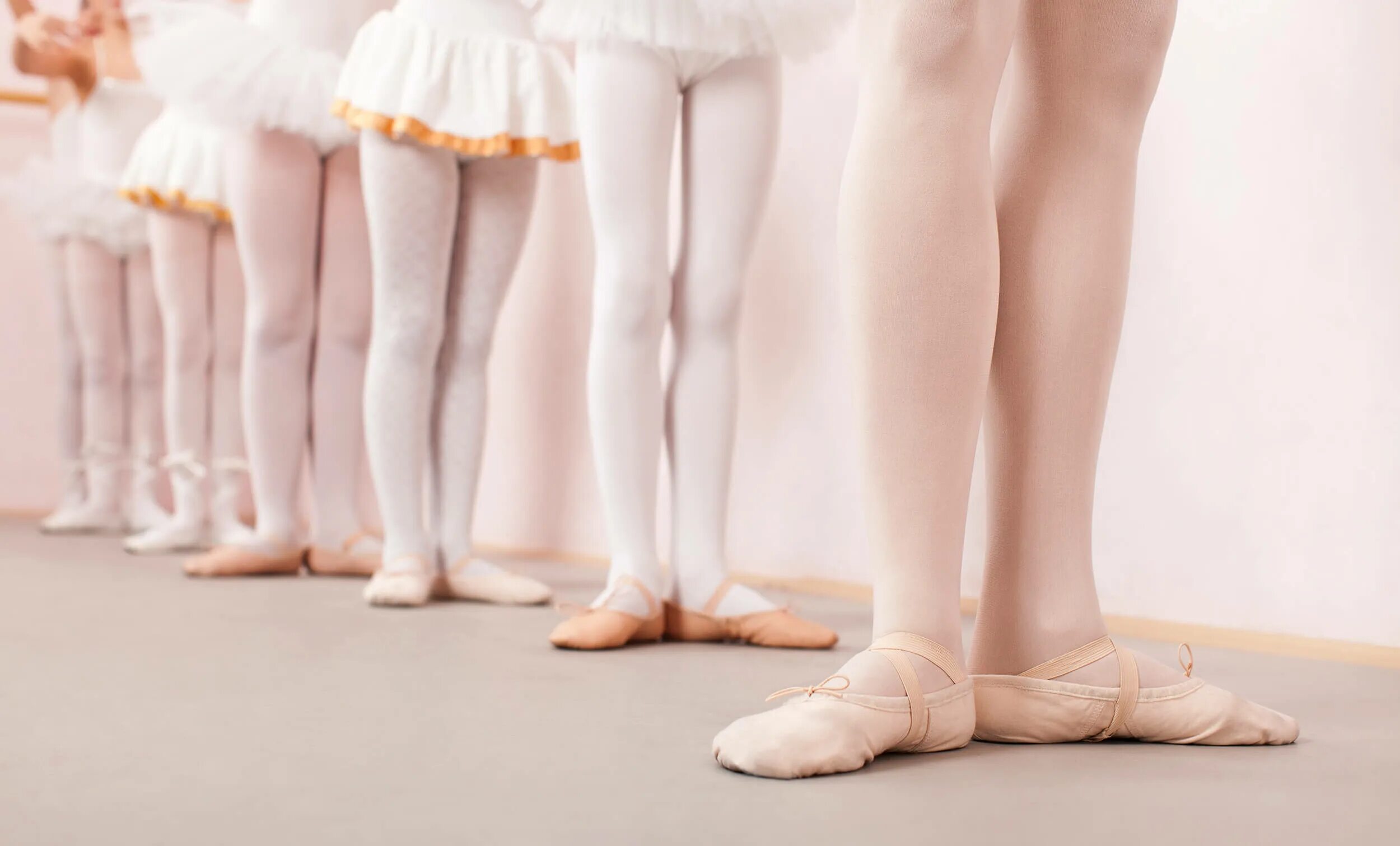 Ballerinas can stand on their for hours. Хореография для детей. балетная семья. литтл балерина nuda. ballerinas.