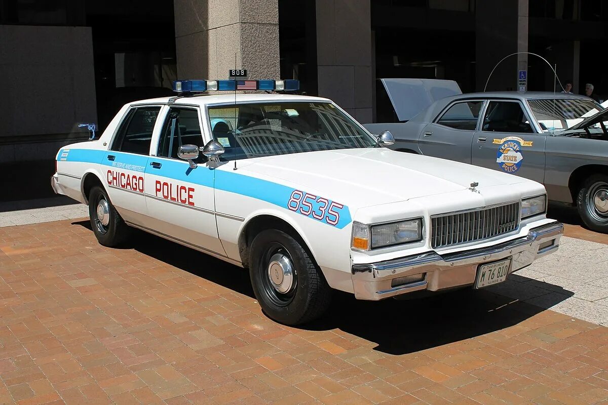 Полицейские машины в америке. Chevrolet Caprice 1977 Police. Chevrolet Caprice 2017 Police. 1990 Chevrolet Caprice 9c1. Chevrolet Caprice Chicago Police.
