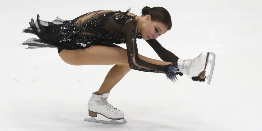 саша трусова фигурное катание 2022. анна щербакова чемпионат европы 2021. камила валиева чемпионат европы 2022 короткая. луна хендрикс фигуристка. алёна сергеевна косторная и тренер.