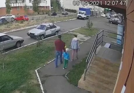 Выпавшая девочка с балкона