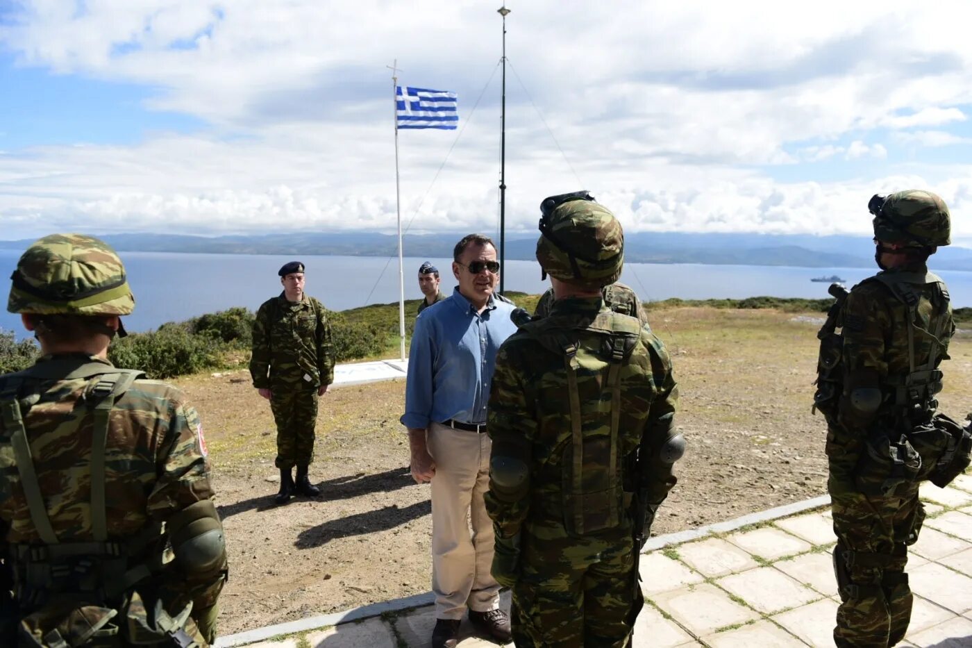 Юнанистан. Nikolaos Panagiotopoulos. Adalarin silahlandirilmasi. Подготовка ege