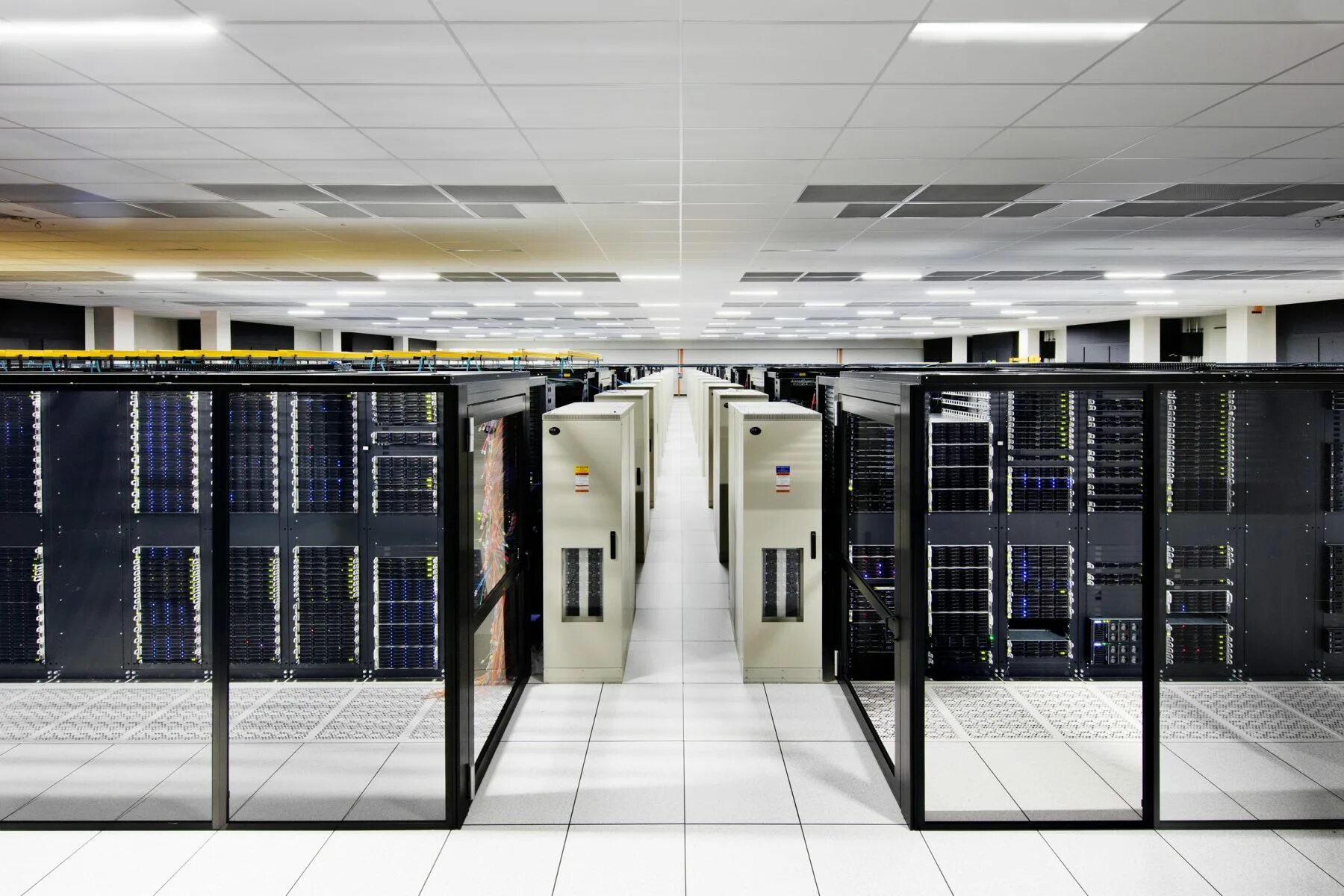 Компания International Business Machines(IBM). Суперкомпьютер IBM. Архитектура суперкомпьютера. Проект серверной комнаты. Типы ibm