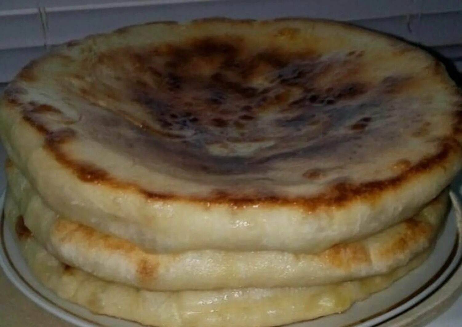 сметанные лепешки в духовке. тесто для лепешек. жайма лепешки в духовке. рецепт лепешек на дрожжах в духовке. лепёшки в духовке без дрожжей.