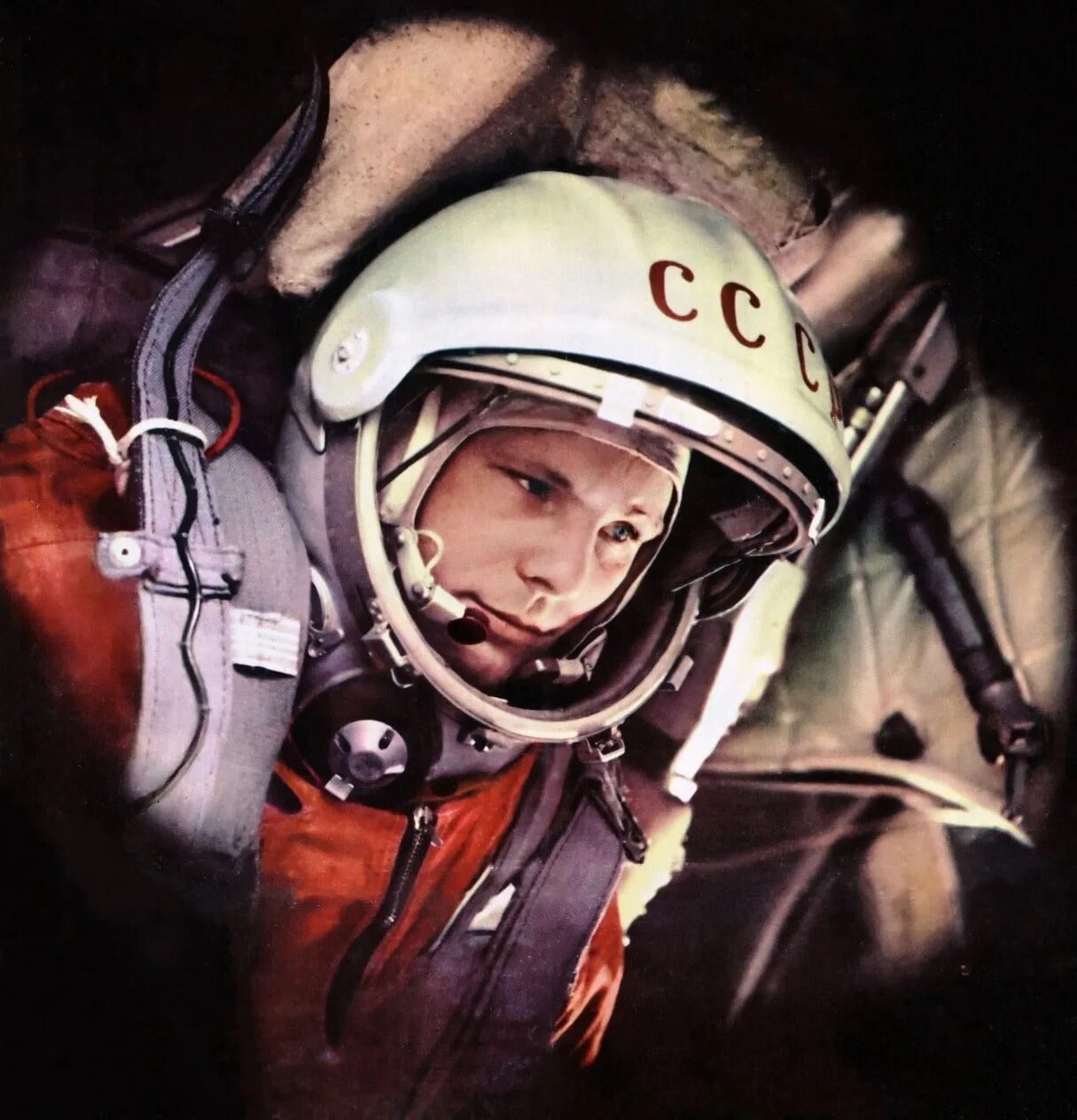 Гагарин поехали фото. День космонавтики. День космонавтики фото. Первый космонавт.