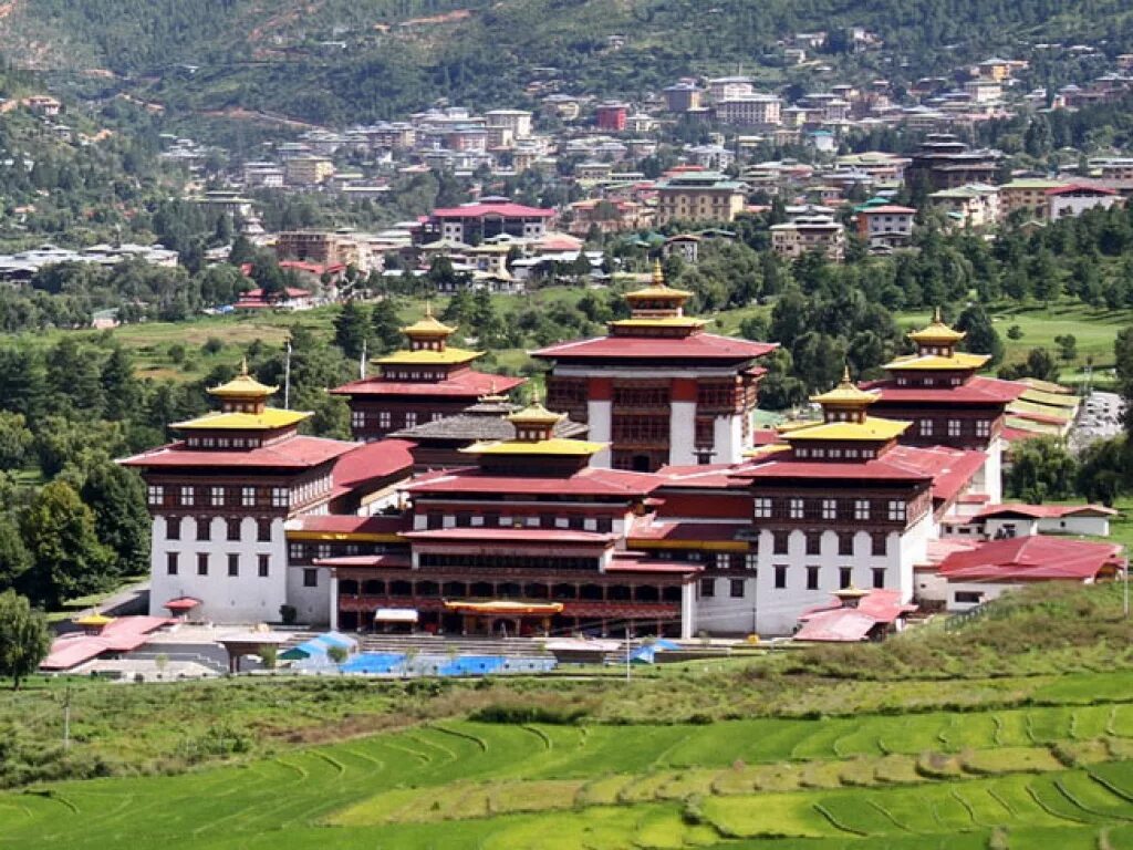 Бутан города. Бутан город. Тхимпху. Ташидинг сикким. Бутан Тхимпху небоскрёбы.