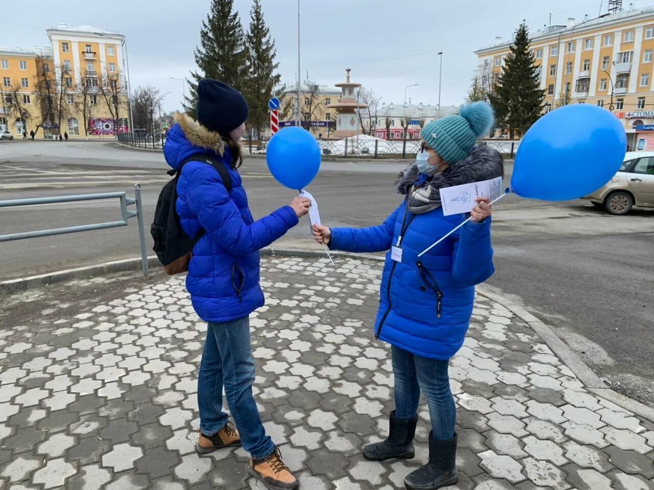 Последние новости 2 апреля. Акция Зажги синим. 2 Апреля Зажги синим акция. Аутизм акция Зажги синим 2 апреля. Акция Зажги синим в библиотеке.