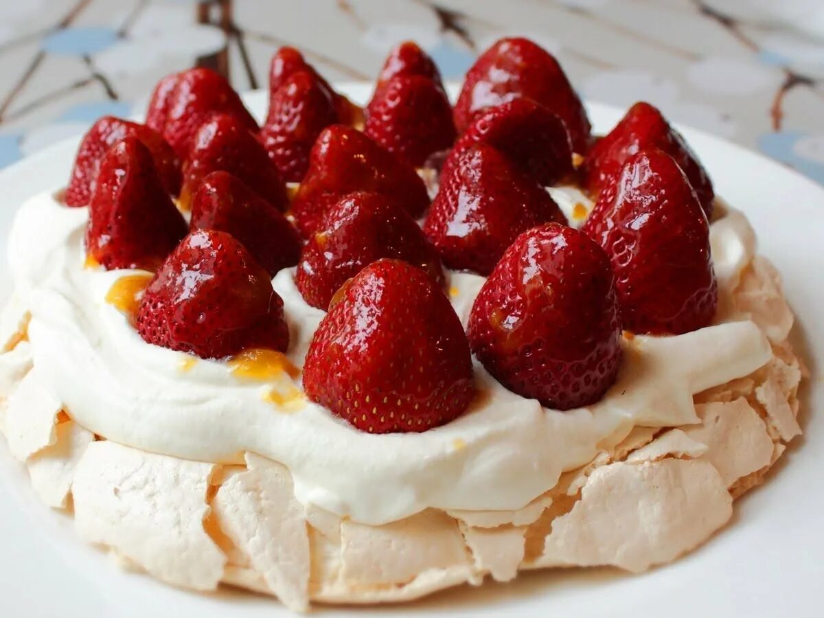 Меренговый с маскарпоне. Меренговый торт Павлова. Strawberry Pavlova. Безе с клубникой.