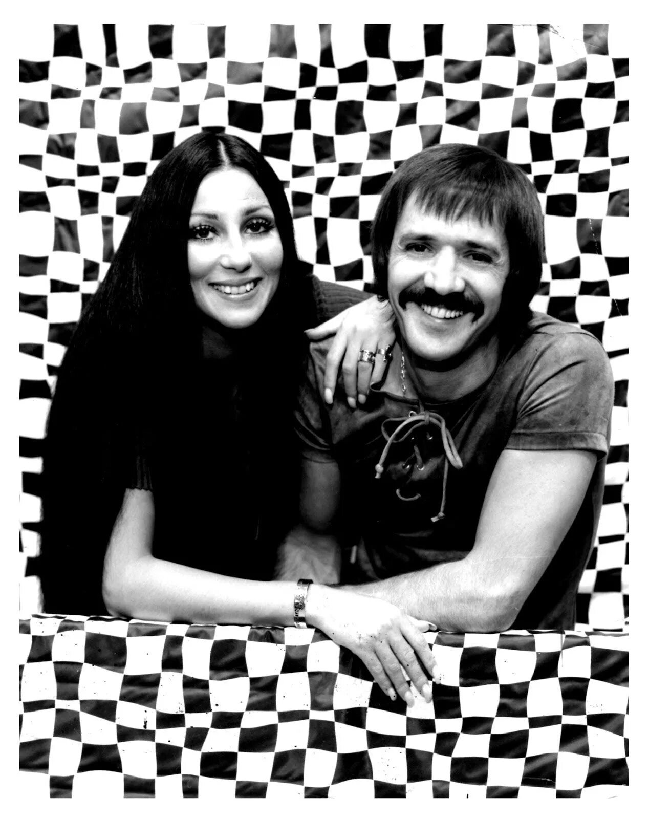 Шер и санни. Сонни и Шер. Сонни Боно и Шер. Фото Sonny & cher. Фотографии певца Сонни Боно.