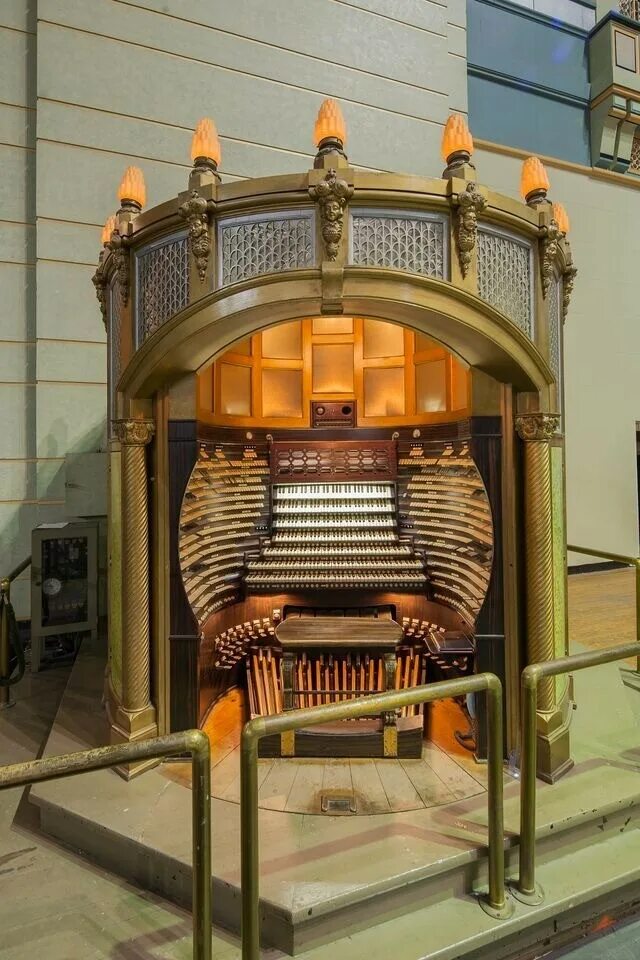 Большой орган. Орган в Атлантик Сити Бордуок. Самый большой орган в Атлантик Сити. Орган концертного зала Бордуок в Атлантик-Сити. Самый большой орган в мире Бордуок.
