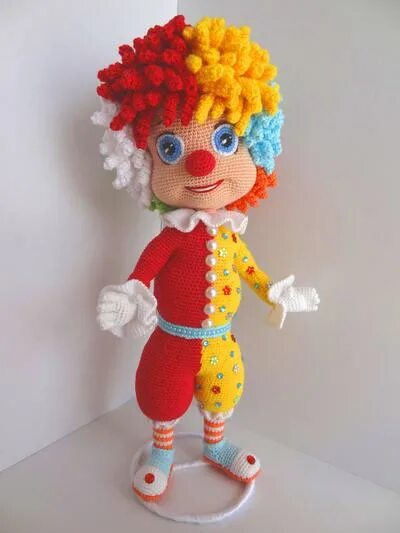 Вязание клоуна крючком. Вязаная игрушка клоун. Солнечный клоун яша крючком. Клоун крючком. Амигуруми клоун матвейка.