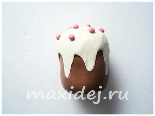 Лепить куличи