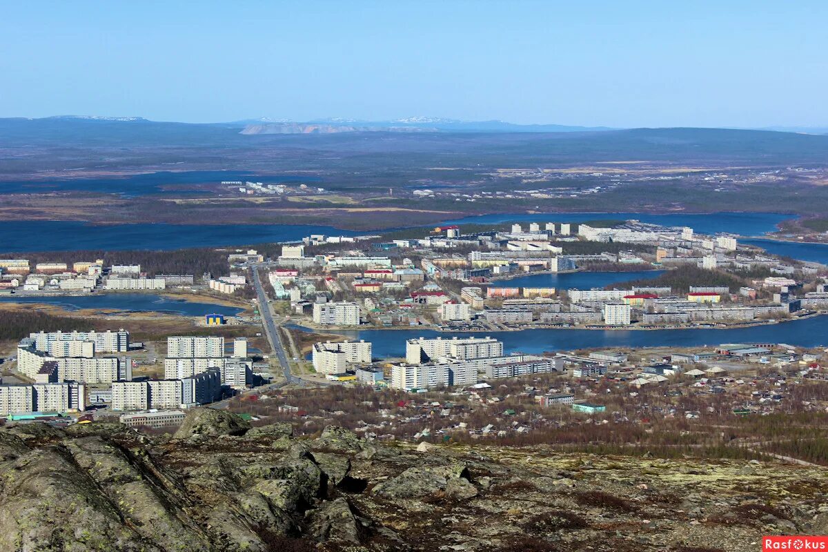 Город мурманск мончегорск. Кольский полуостров мончегорск. Мончегорск площадь зима. Город мончегорск. Мончегорск центральная площадь.