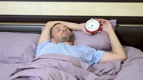 Разбудила руками