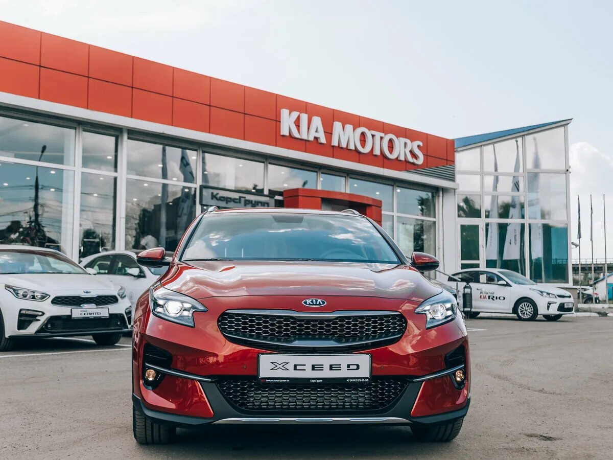 Киа Корс групп Калуга. Дилерский центр Kia КОРСГРУПП Калуга. Калуга Kia Корс. Киа Рио в автосалоне.