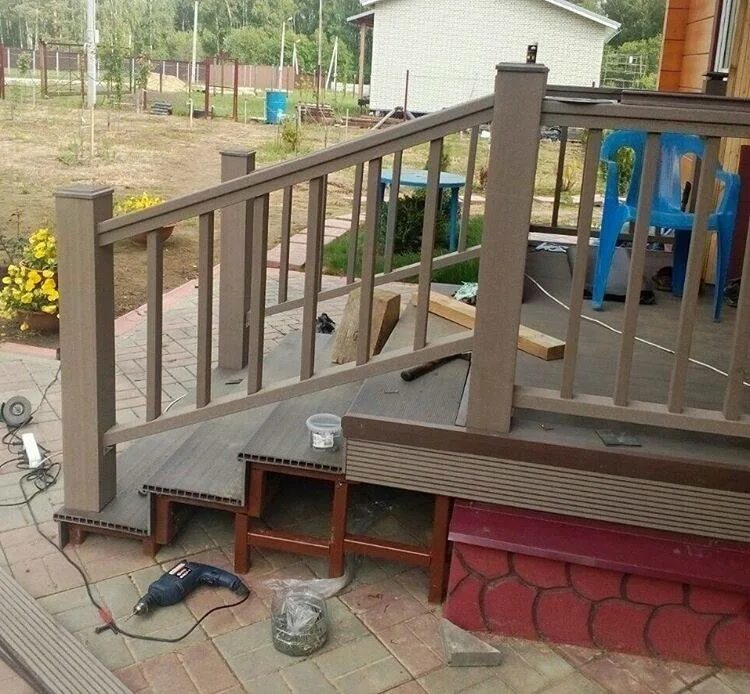 Ступень дпк darvolex deckron 320х20х4000 венге. Уличная лестница из дпк трио 2 ступени. Ступени из дпк для крыльца. Ступень дпк darvolex deckron 320х20х4000 венге. Дпк крыльцо из дпк.