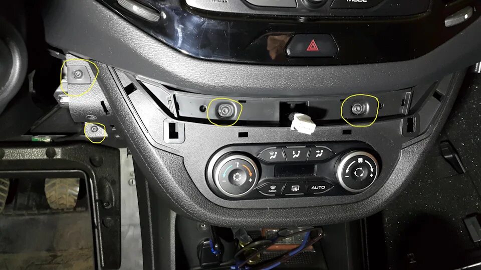 Лада Х рей Установка замка на Робот (АМТ) Manualforauto.ru