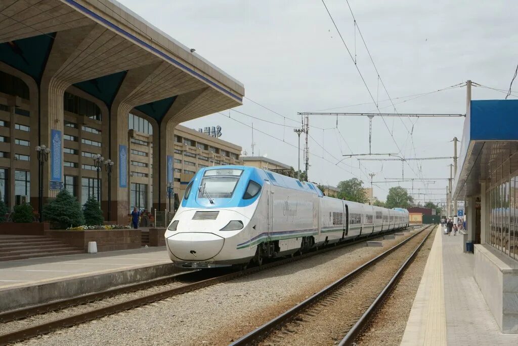 Расписание афросиаб ташкент. Talgo 250 Узбекистан. Afrosiyob Узбекистан. Афросиаб поезд Узбекистан. Электропоезд Talgo 250.