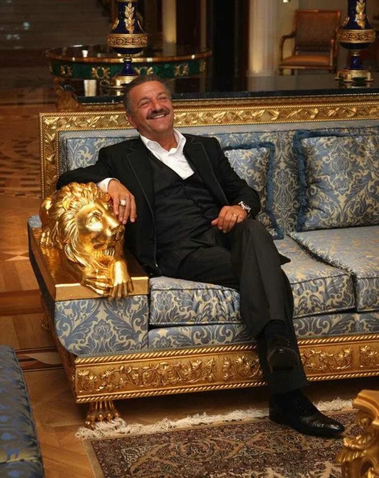 Ральф лорен человек. Кристиано роналдо роскошь. Тарас мартынюк instarding. Успешный человек. Bernard arnault lvmh.