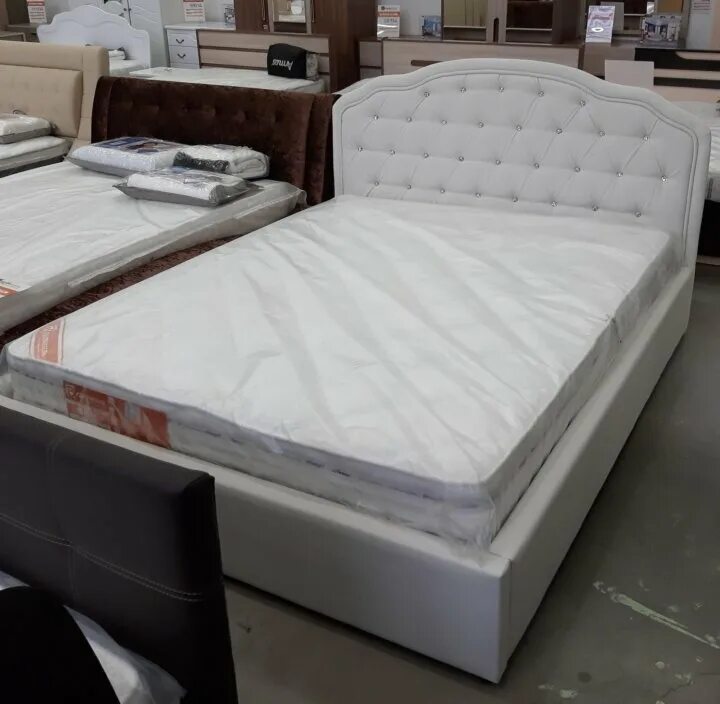 Вероника 1 кровать браво. Кровать элиза браво мебель. Кровать карина 5 дуб молочный. Bravo мебель кровати. Кровать барселона беж браво мебель.