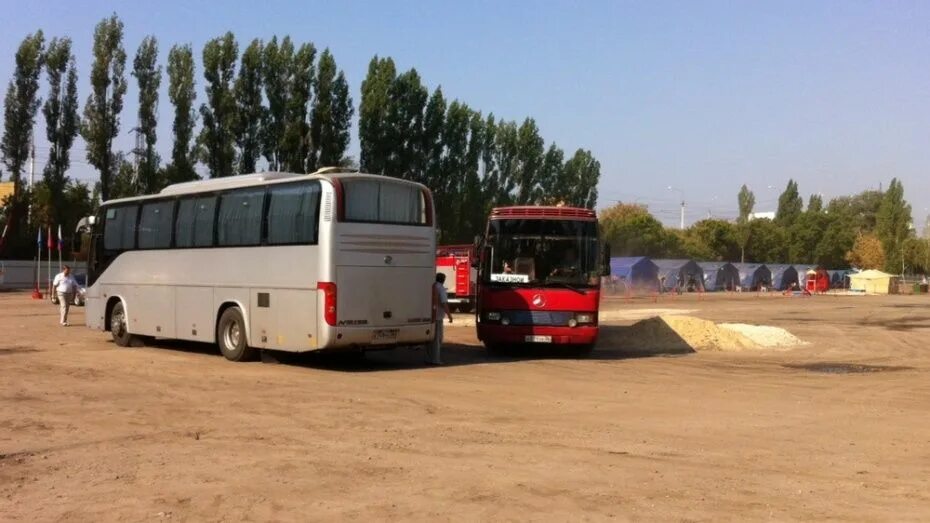 Хохол воронеж автобус. Автобус Воронеж Луганск. Воронежский автобус. Автобус Донецк.