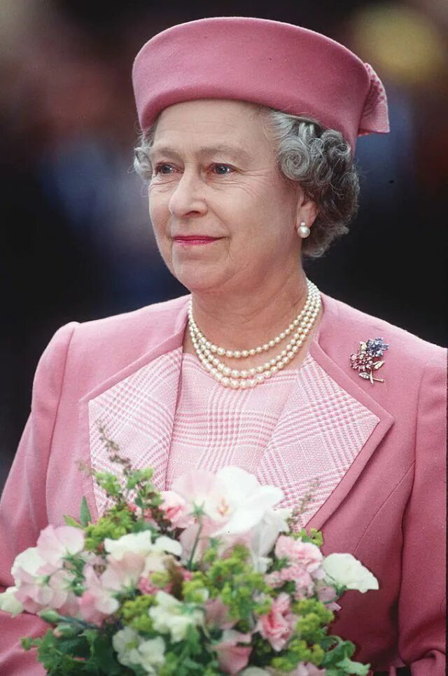 Как выглядит сама королева Pin by Louise De on royalty in 2022 Young queen elizabeth, Queen elizabeth, Prin