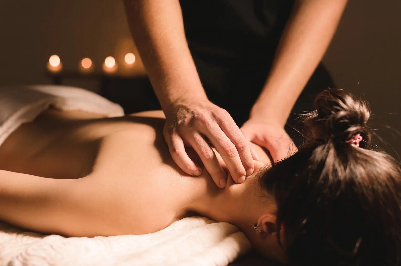 Marry massage. Красивая спина массаж. Красивые руки массажиста. Красивый массаж тела. Массаж спины девушке.