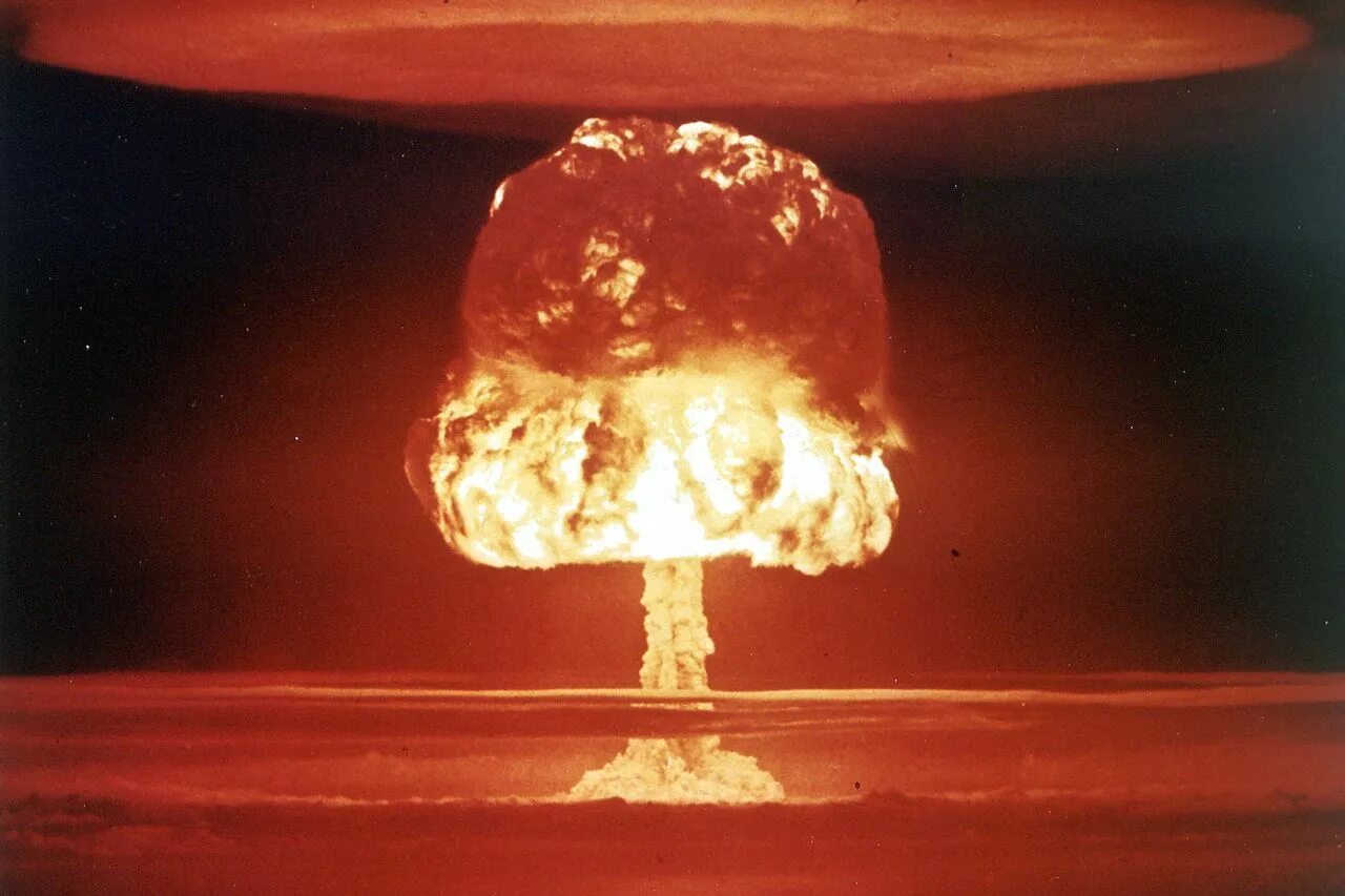 Атомные испытания. Ядерный взрыв. Атомный взрыв. Ядерное оружие. Ядерный удар.