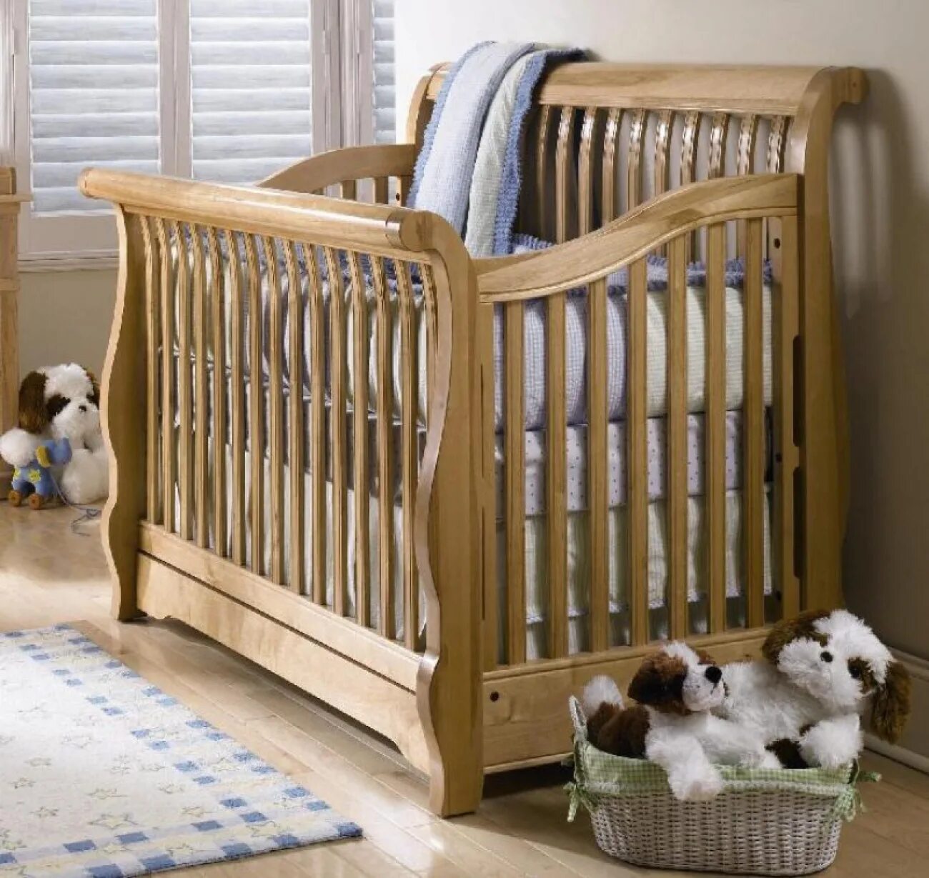 Кровать детская Baby Crib. Деревянная кроватка для новорожденного. Кроватки для новорожденных из дерева. Ребенок в кроватке. Детской кроватки baby