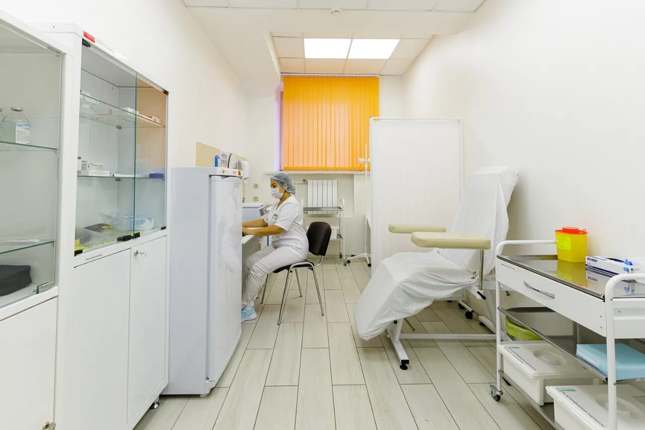 процедурный кабинет химиотерапии. оборудование процедурного кабинета. круглосуточные процедурные кабинеты. интерьер процедурного кабинета. процедурный кабинет.