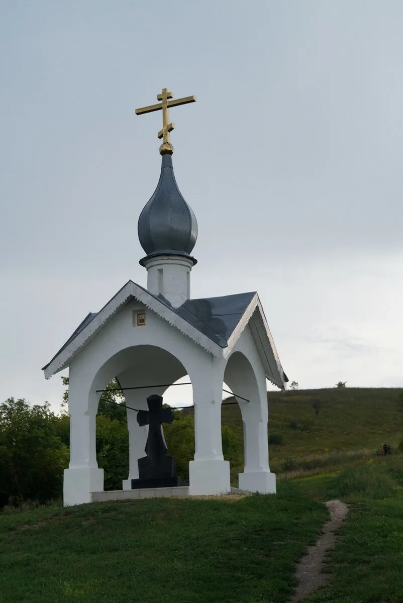 часовни над могилами. кованая часовня порхов. часовня фаддеева. усыпальница простяковых. часовни над могилами.