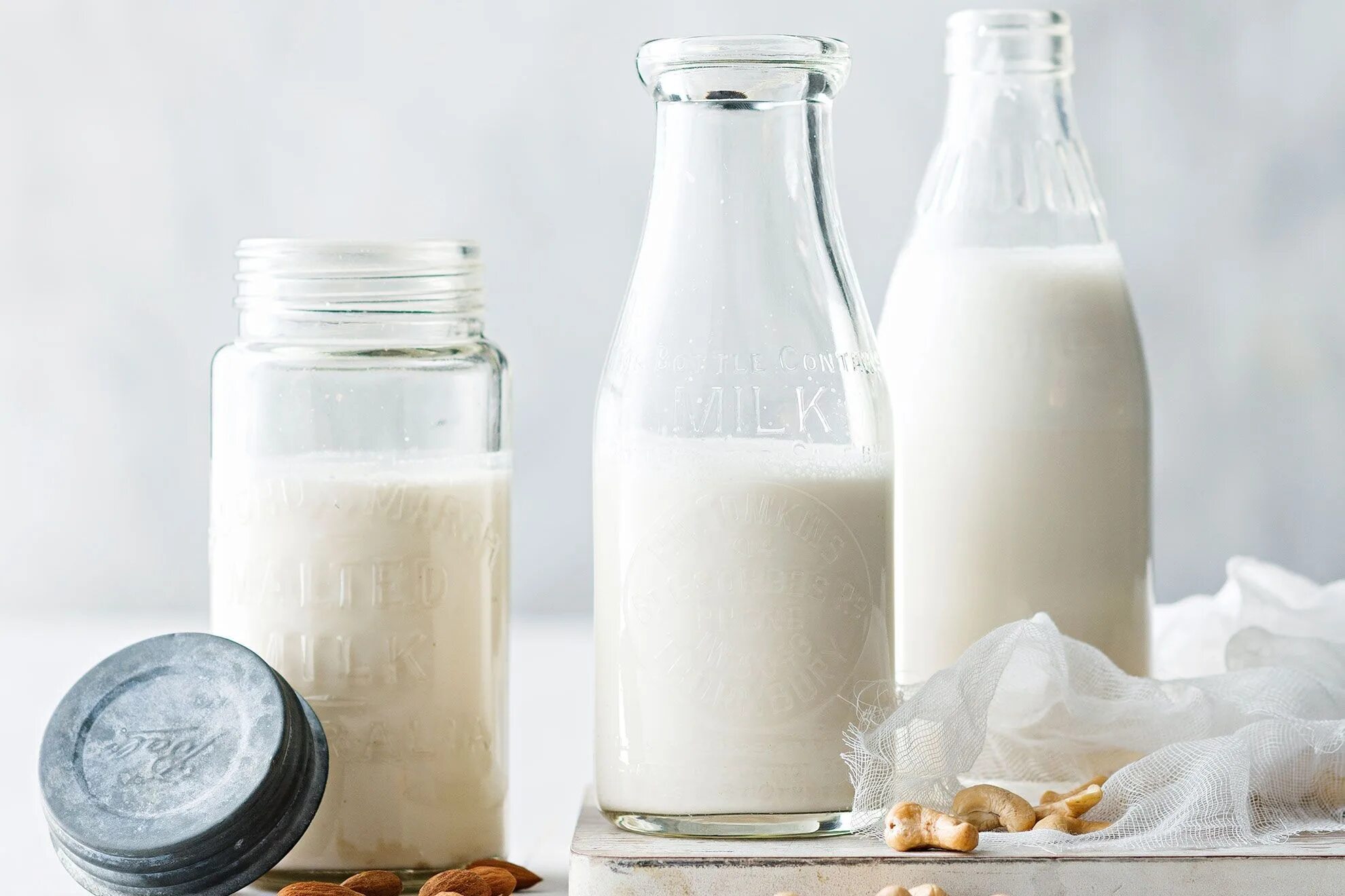 Кисломолочные продукты белок. Молочный белок казеин. молоко. молочные изделия. молочных продуктах.
