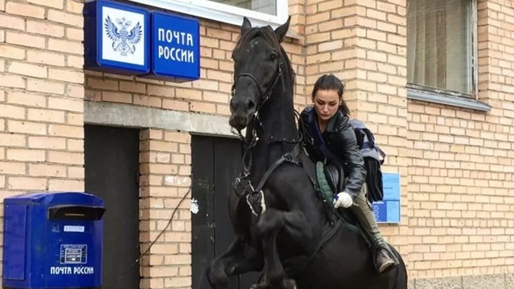 В кон через. Почтовые лошади. Почтальон. Почтальон на лошади. Почта на лошадях.