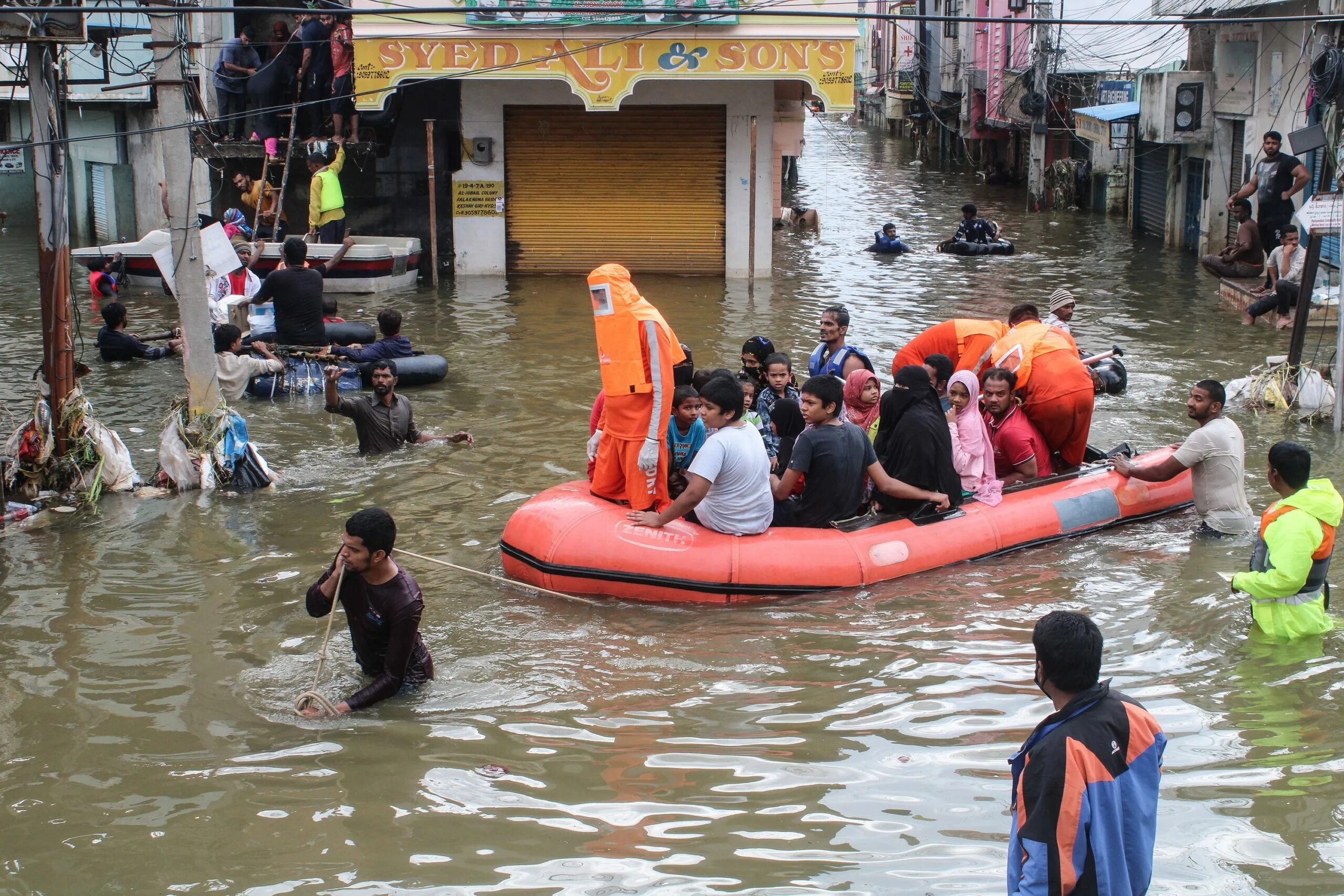 Flood natural disaster. Стихийные бедствия наводнение. Тихийны ебедствия. Наводнения. Disasters flooding.