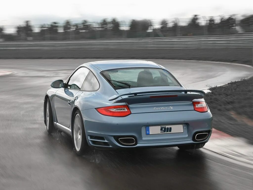 Порше сколько лошадиных. Порше 911 997 турбо. Порше 911 турбо с. Porsche 911 Turbo. Porsche 911 Turbo s Coupe.