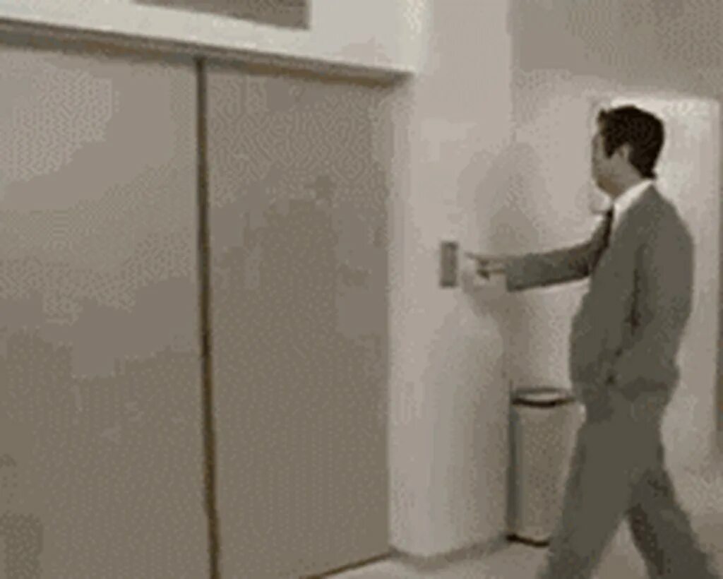 Человек поднимается в лифте совершается ли работа. Лифт прикол гиф. двери gif. открывает дверь с ноги. человек входит в дверь.